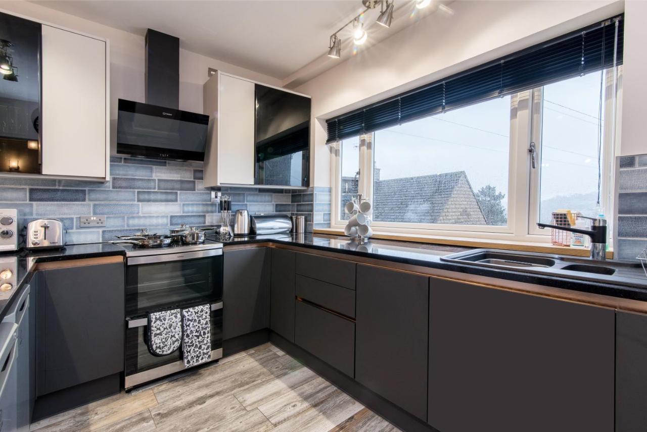 Immaculate 3 Bed House - Stunning Balcony Views Apartment Matlock  Bagian luar foto