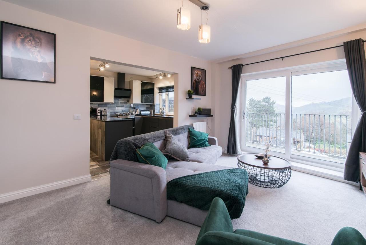 Immaculate 3 Bed House - Stunning Balcony Views Apartment Matlock  Bagian luar foto